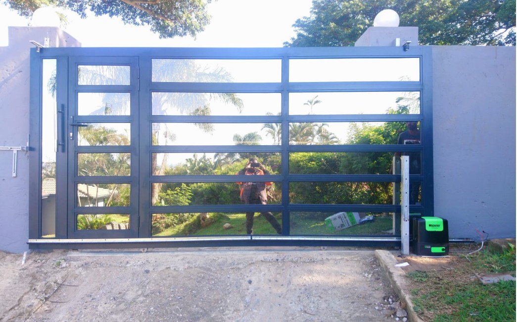 Motorized and non-motorized aluminium gate installation